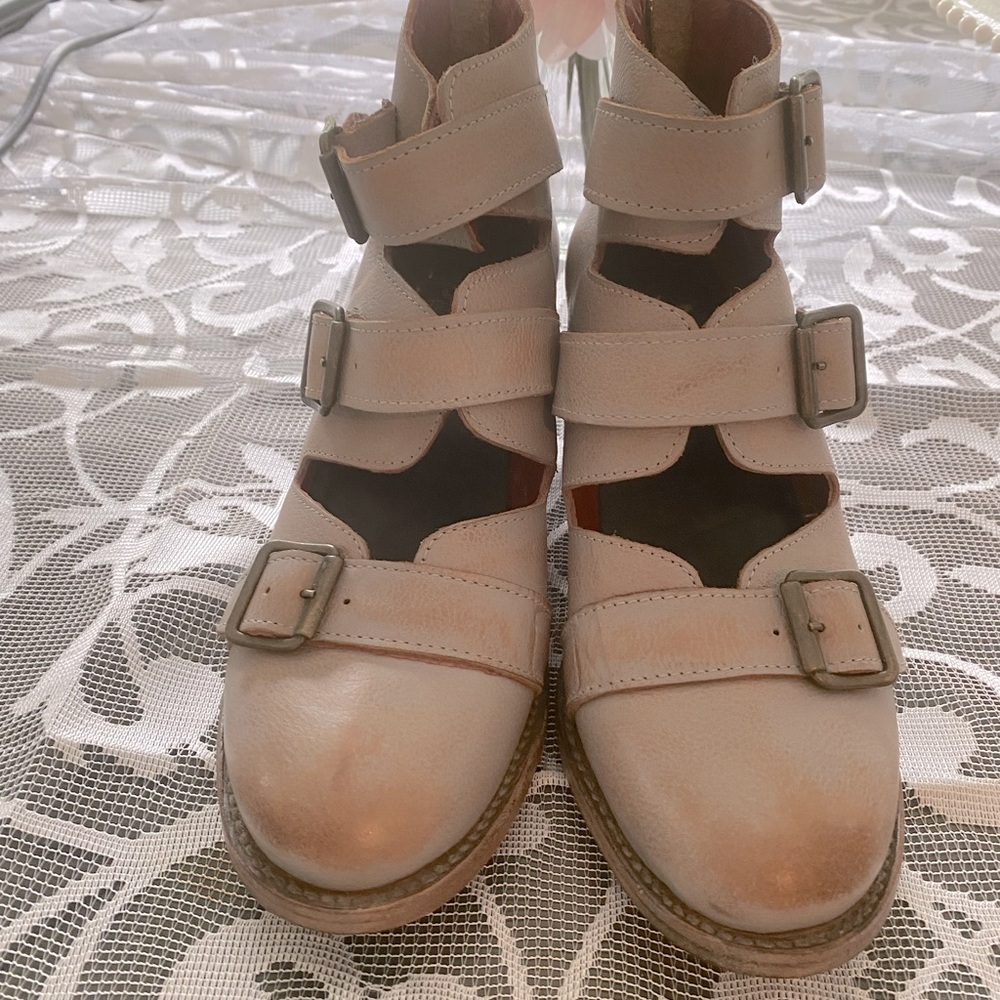 RARE Freebird Charlotte Size 9